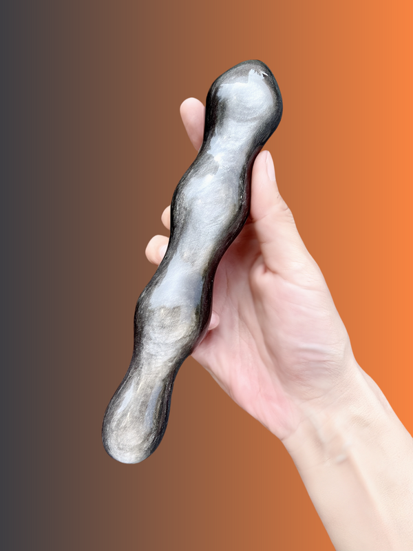 Orbis, ein Massagestab aus Obsidian